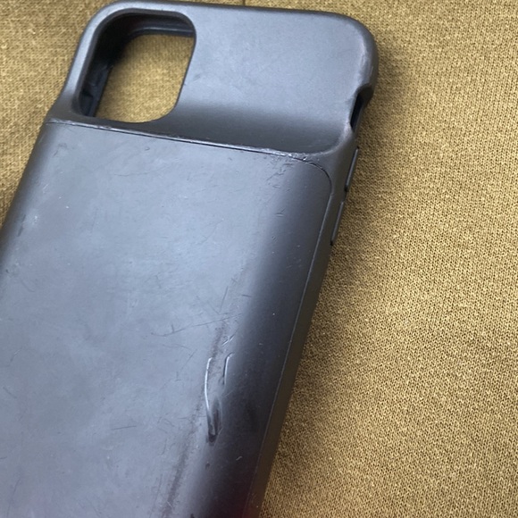 iPhone 11 battery case - Picture 2 of 2